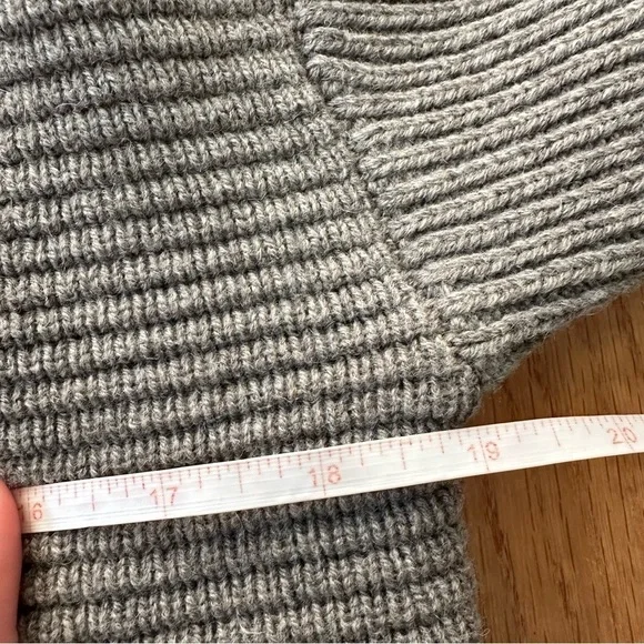 Aritzia Babaton Women’s Mika Sweater Funnel Neck Wool
Cashmere Medium - Picture 10 of 13